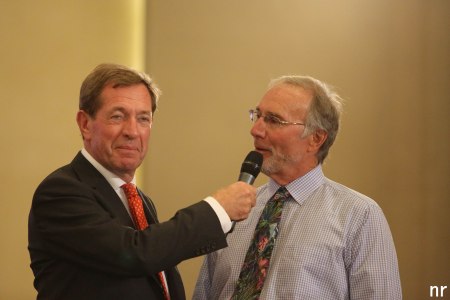 Steve talking to Tommo